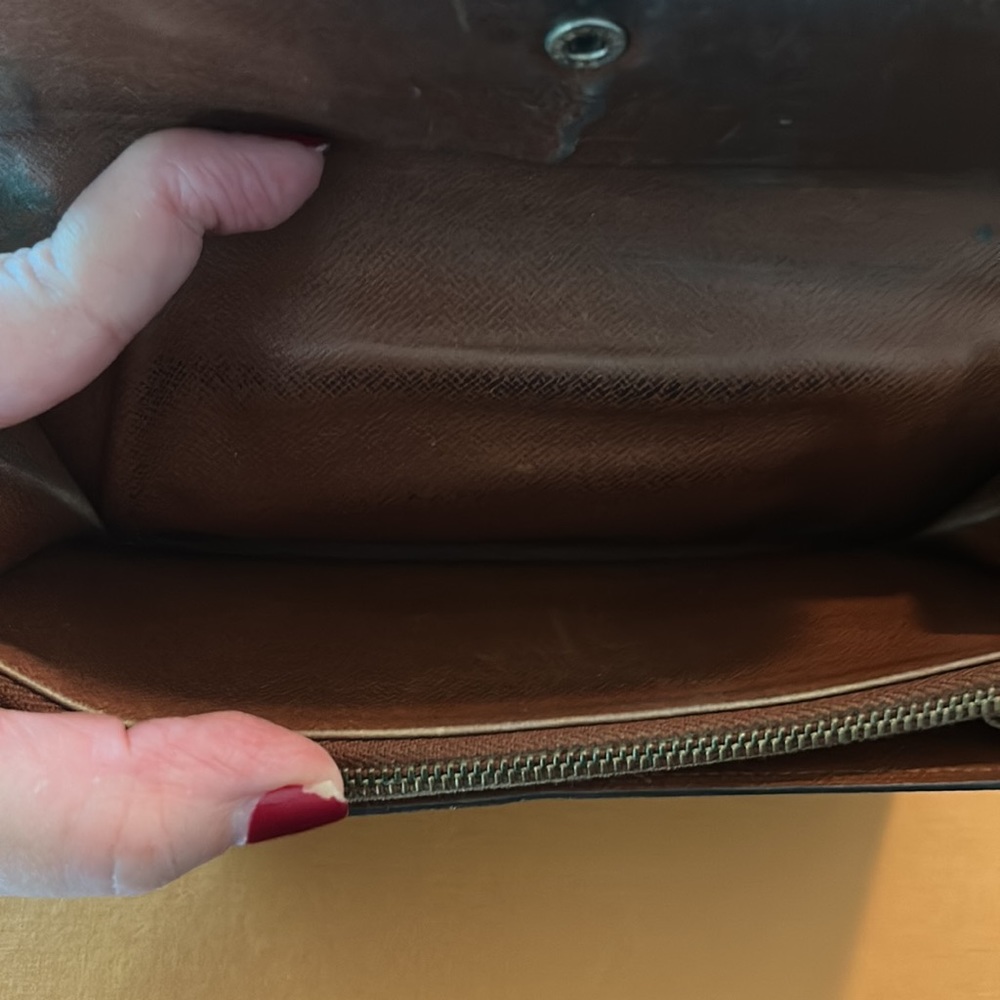 Authentic Louis Vuitton Monogram Sara Wallet - Picture 6 of 12